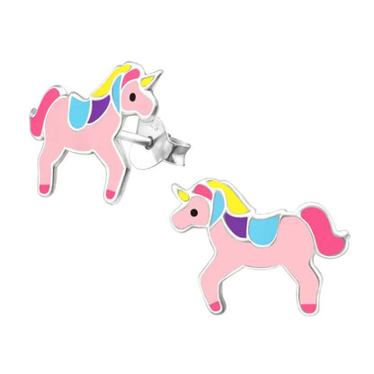 Roze eenhoorn oorbellen met regenboogkleurige manen en staarten.