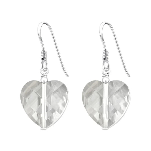 Een paar oorbellen met een hartvormig gezichtje