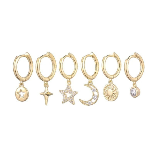 Een set van vijf gouden oorbellen met bedels