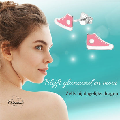 Zilveren Sneaker Oorbellen – Roze en Witte Emaille – 10x6mm - Aramat Jewels - Oorbellen - cadeautip