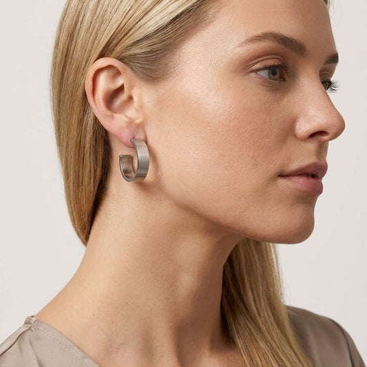 Zilverkleurige Halve RVS Oorringen Glad Design 28x7mm - Aramat Jewels - Oorringen - cadeautip