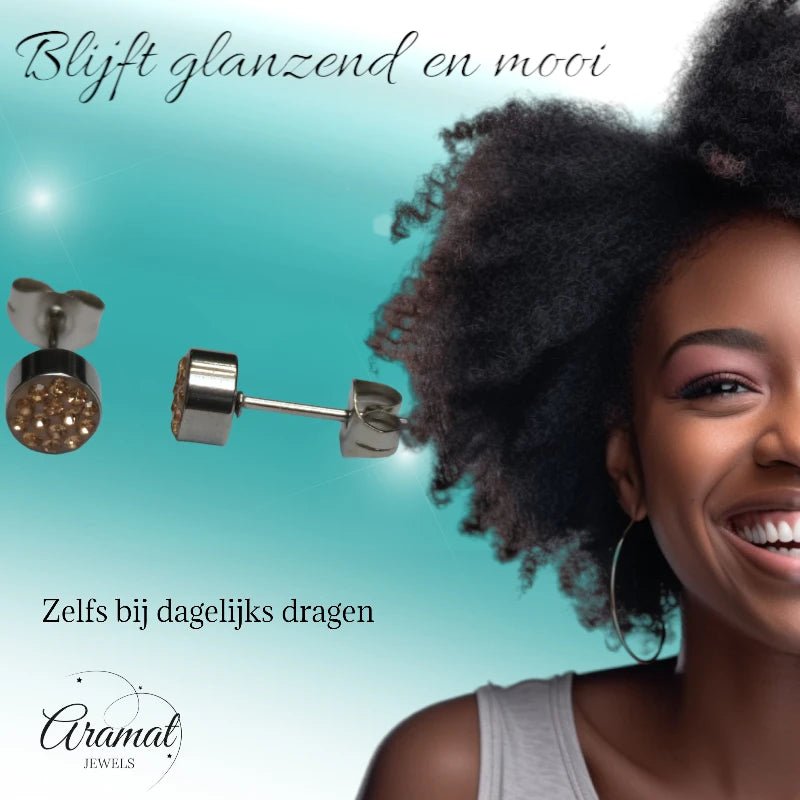 Zilverkleurige oorstekers met champagne kristal – 6 mm - oor3088 - Oorbellen kopen# - 6mm - alles - cadeau