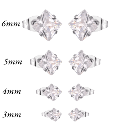 Diamantvormige oorbellen in vier verschillende maten.