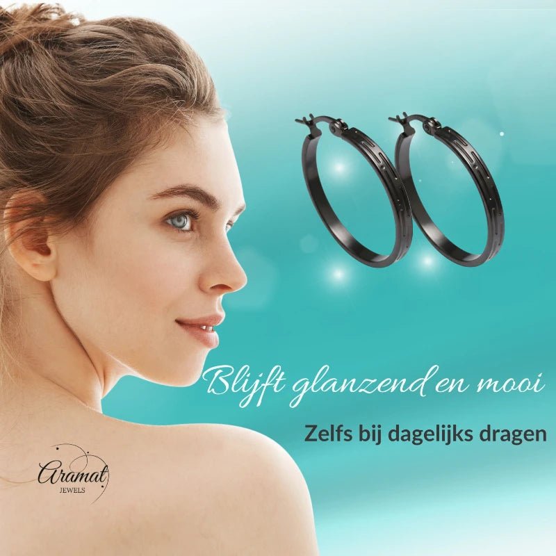 Zwarte RVS Oorringen met Streepjes Motief - 30 mm - Aramat Jewels - Oorringen - cadeautip