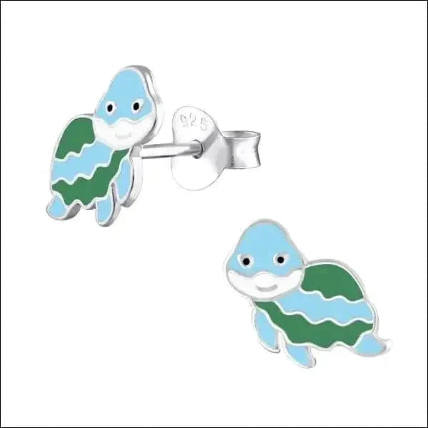 Paar Blauwe En Groene Zeeschildpad Oorbellen Met Witte Achtergrond